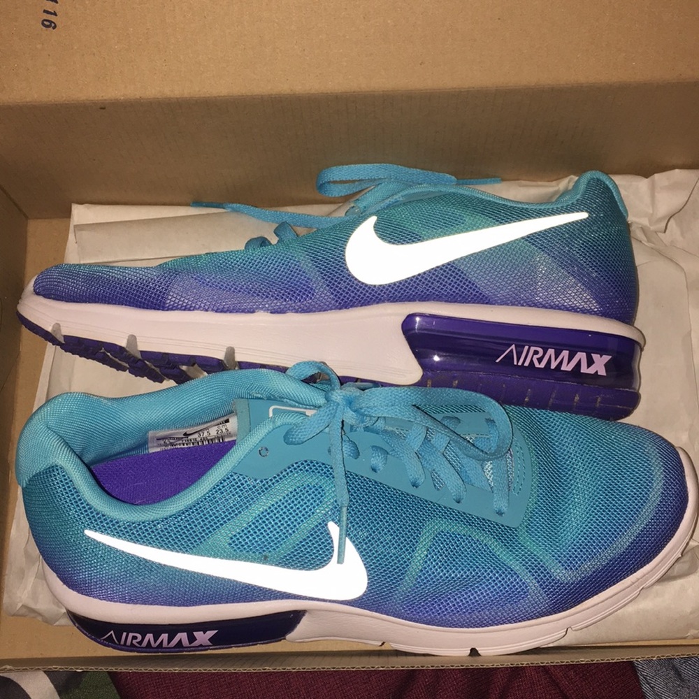 BRAND NEW NIKE AIR MAX